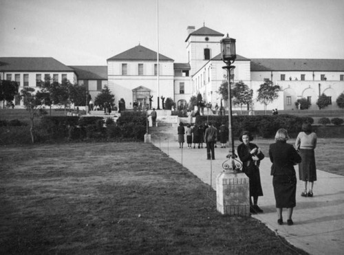Students and main building at Beverly Hills High School