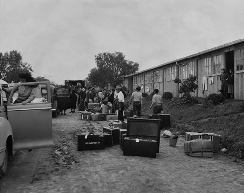 Japanese arrive at Santa Anita