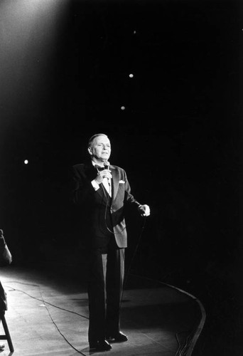 Frank Sinatra sings