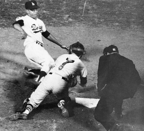 Maury Wills steals home on Colts