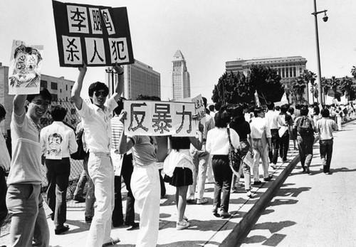 Chinese students demonstrate