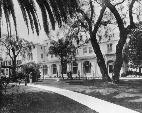 Front wing, Vista del Arroyo Hotel