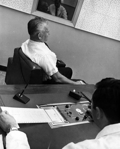 Polygraph tests suspect's truth — Calisphere
