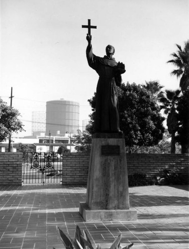 Juni´pero Serra statue, view 5