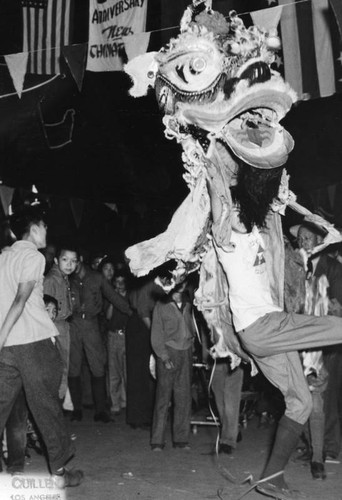 Lion dance in New Chinatown