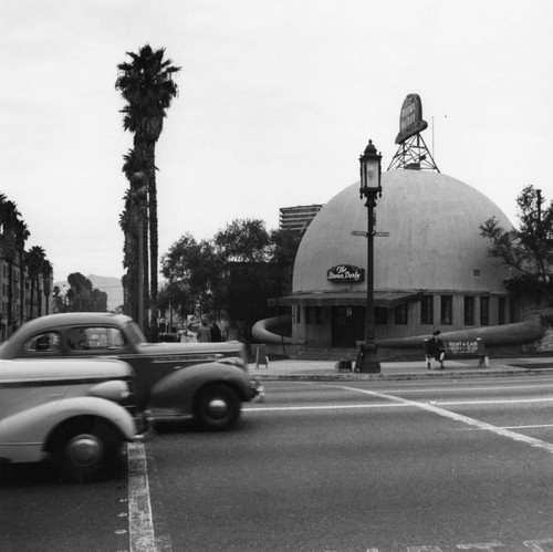 Brown Derby on Wilshire Boulevard, view 1