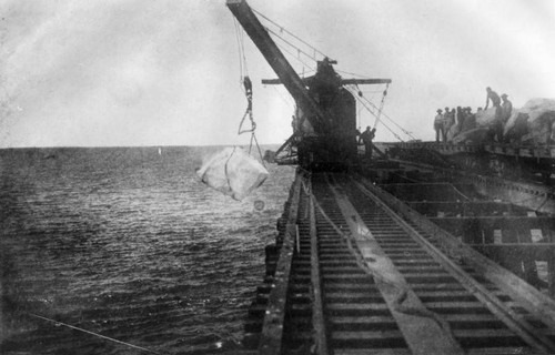 Unloading substructure for San Pedro breakwater