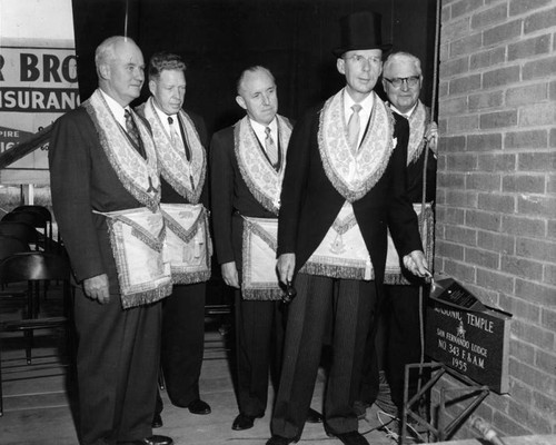 Masons lay cornerstone in Valley