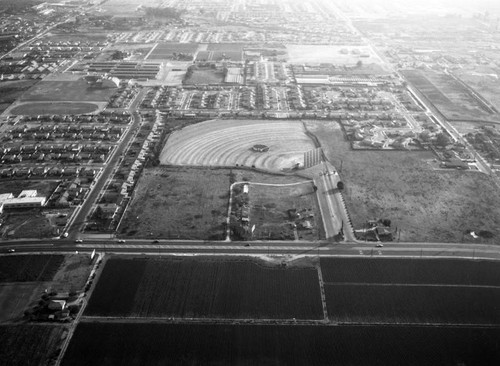 Lincoln Drive-In, Buena Park, looking south