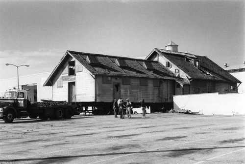 Moving the Lasky-DeMille Barn, view 1