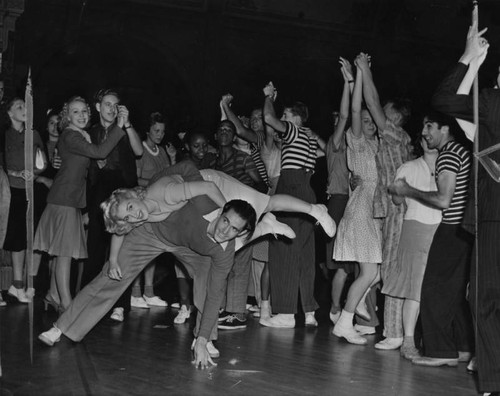 Swing dancers