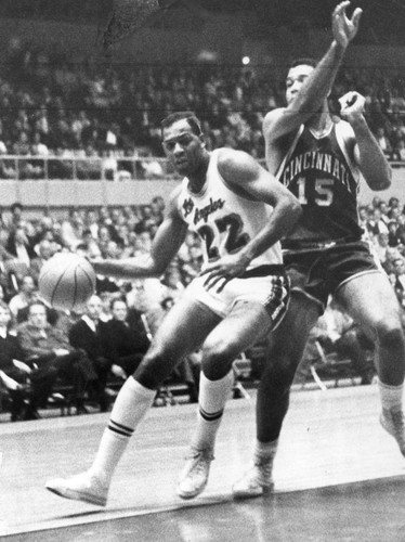 Here's why NBA foes quiver when Elgin Baylor starts to drive