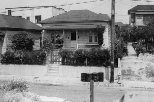 Bunker Hill Avenue residences