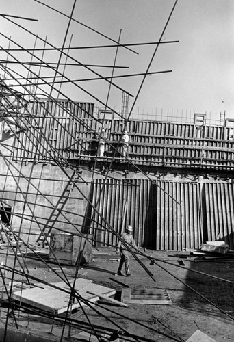 Three workmeen at San Onofre plant