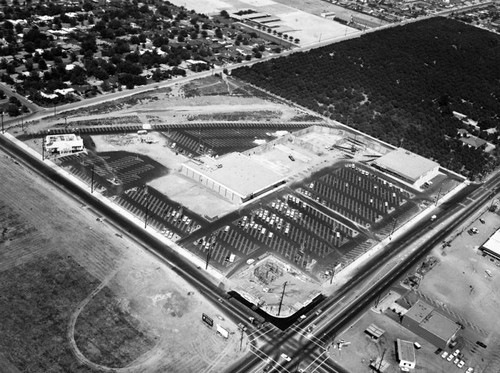 Vons and Thrifty Shopping Center