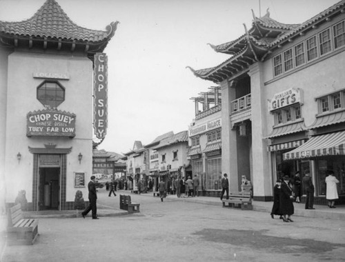 Looking west on Gin Ling Way, New Chinatown