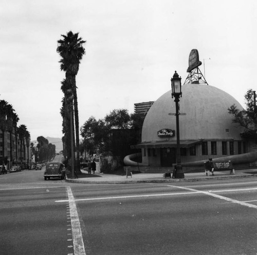 Brown Derby on Wilshire Boulevard, view 2