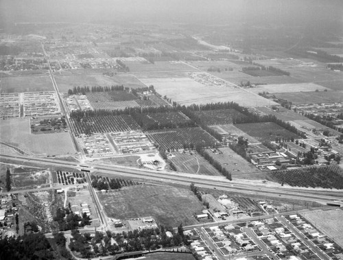 Ontario, 4th Street and Grove Avenue, looking north