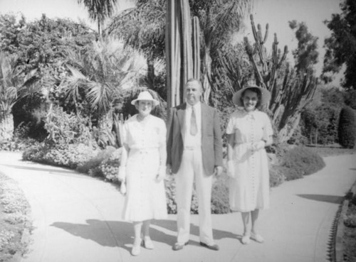 Ethel Schultheis with friends at a Pasadena cactus garden