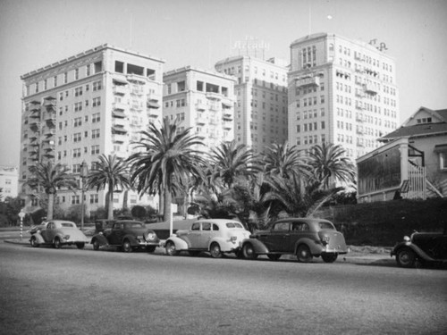 Lafayette Park Place northeast toward Wilshire