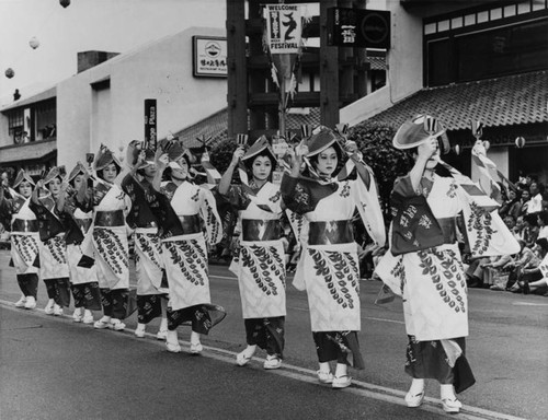 Japanese women dancers