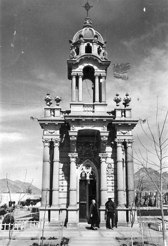 Villa's crypt, empty