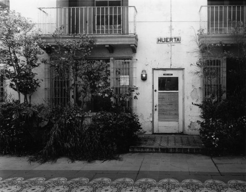 Ambassador Hotel, Huerta Bungalow and courtyard