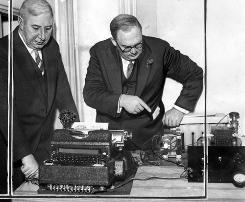 Inventor Glenn W. Watson and Fred Wardell demonstrate Watsongraph ...