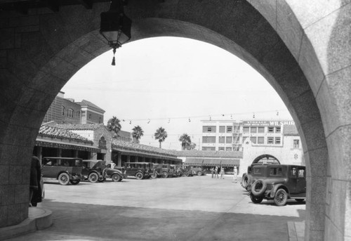 Chapman Park Market, view of parking facilities