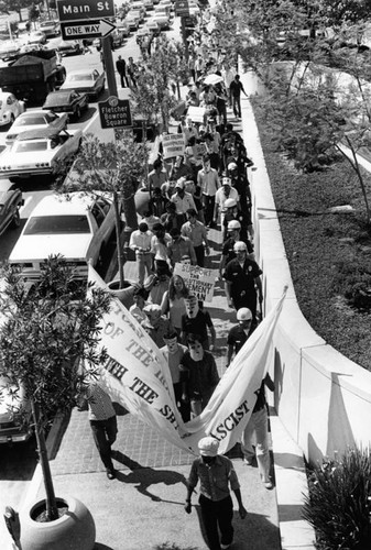 Iranian students demonstrate