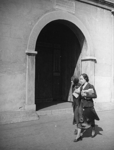 Entrance to the Plaza Church