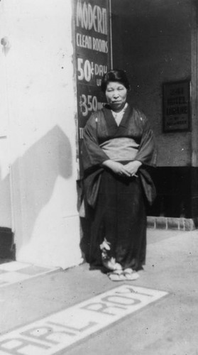 Yuwaye Fujimoto in front of the Earl Roy Hotel
