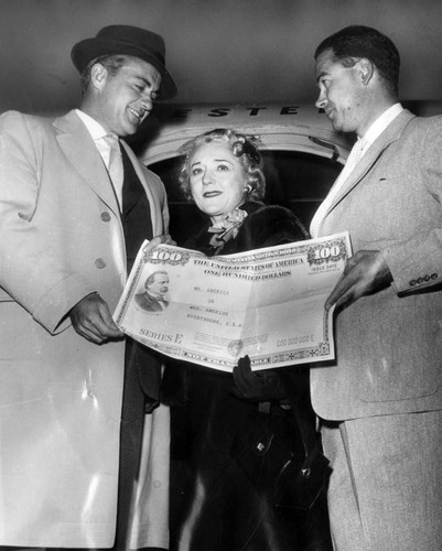 Mary Pickford at airport