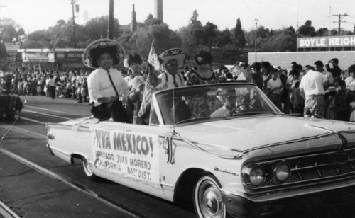 Mexican American politician in 16th of September parade