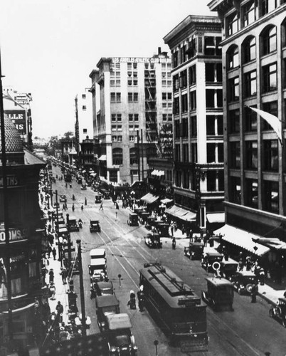 Looking west on 7th St