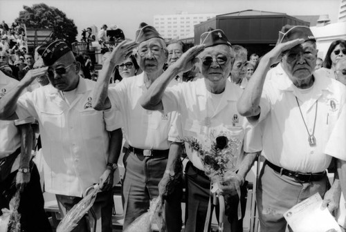 Japanese-American veterans at WWII memorial