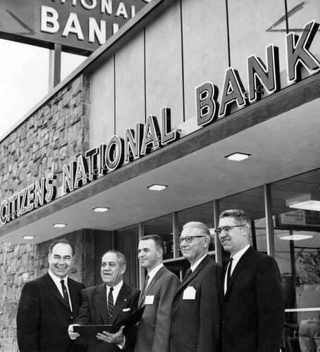 Citizens National Bank opens in Encino