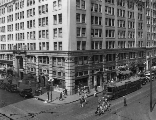 Consolidated Building on Hill & 6th, 1930