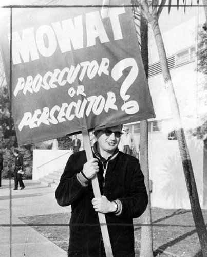 Peter Horowitz pickets officials — Calisphere