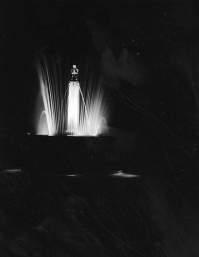 Beverly Hills fountain