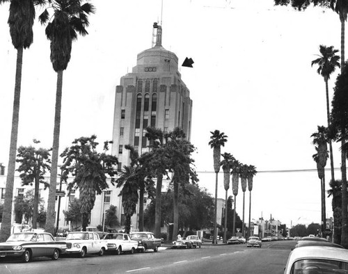 Van Nuys City Hall, exterior