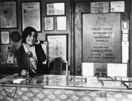 Office worker on the telephone