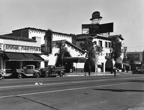 Exterior, Brown Derby and gift shop