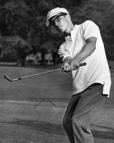 Rick Rhoads is all concentration in junior golf tourney