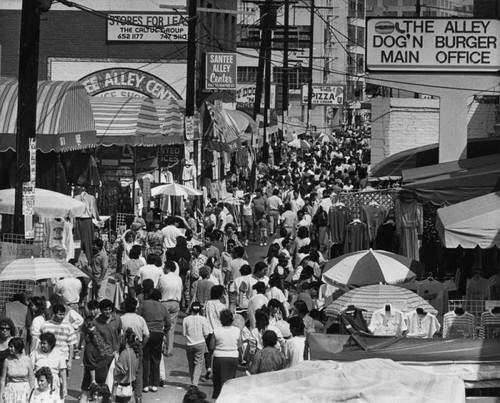 Busy shopping area of the Los Angeles Garment District