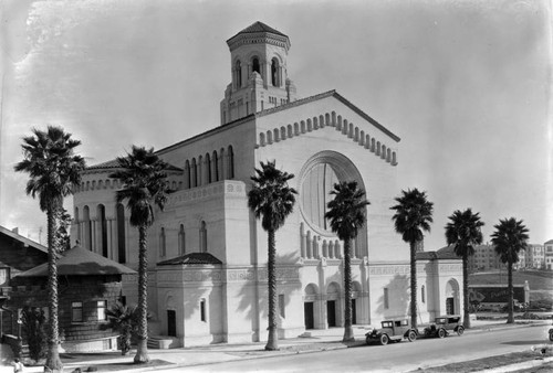 Wilshire Christian Church, exterior view 2