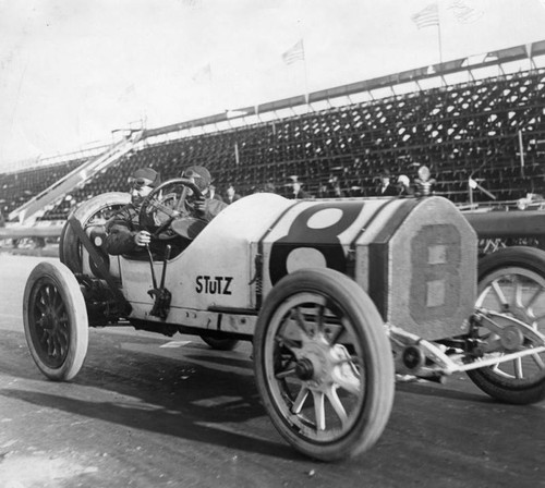 Earl Cooper in Stutz No. 8