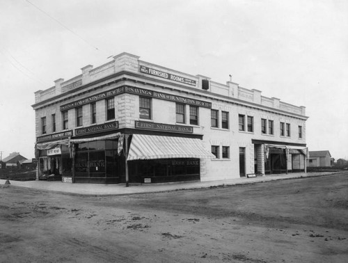 Bank building on Main & Walnut, Huntington Beach