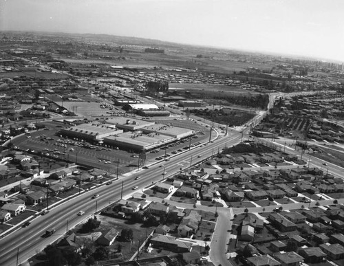 Whittier Downs Shopping Center, Santa Fe Springs