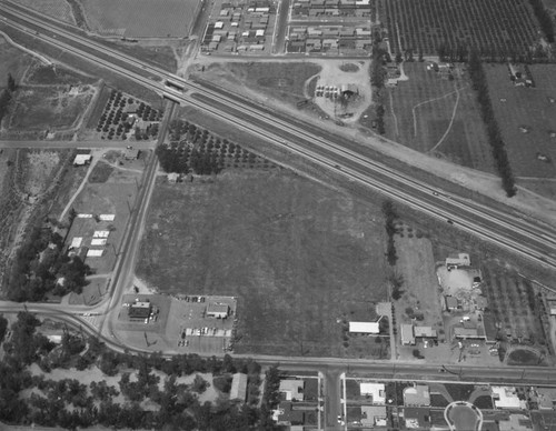 Ontario, 4th Street and Grove Avenue, looking north